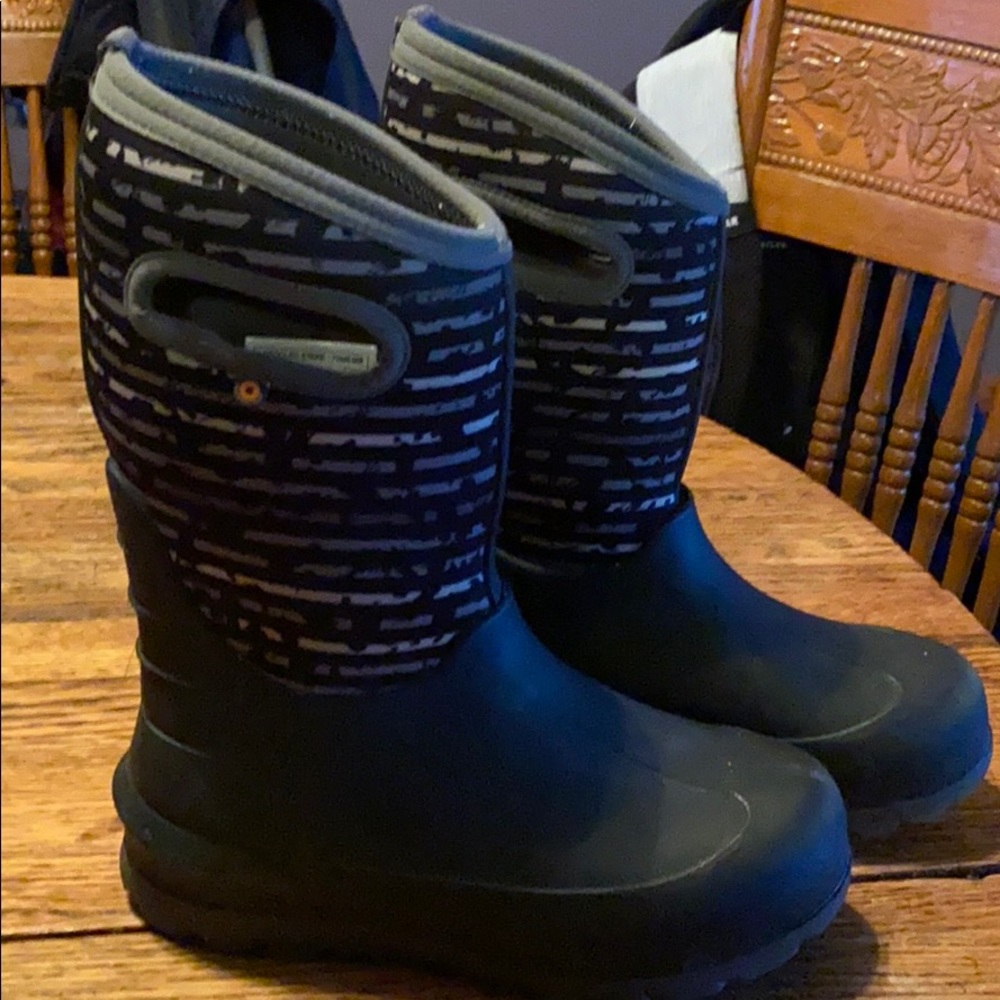 Boys Bog Winter Boots - size 4